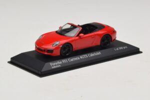 Porsche 911 991.1 Carrera 4 GTS Kabrioletas Raudonas Minichamps 1:43 410067330 Metalas - nuotrauka 2 iš 5