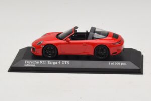 Porsche 911 991.1 Targa 4 GTS Raudonas Minichamps 1:43 410067340 Metalas