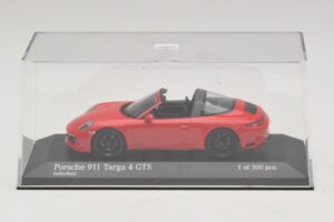 Porsche 911 991.1 Targa 4 GTS Raudonas Minichamps 1:43 410067340 Metalas - nuotrauka 4 iš 5