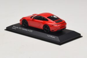 Porsche 911 991.2 Carrera 4 GTS Raudonas Minichamps 1:43 410067320 Metalas - nuotrauka 3 iš 5