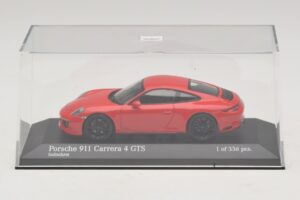 Porsche 911 991.2 Carrera 4 GTS Raudonas Minichamps 1:43 410067320 Metalas - nuotrauka 4 iš 5