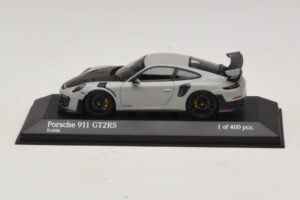 Porsche 911 991.2 GT2 RS Chalk Minichamps 1:43 410067237 Metalas