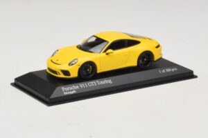 Porsche 911 991.2 GT3 Touring Geltonas Minichamps 1:43 410067421 Metalas - nuotrauka 2 iš 5
