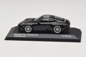Porsche 911 992 Carrera 4S Juoda Metalik Minichamps 1:43 410069320 Metalas