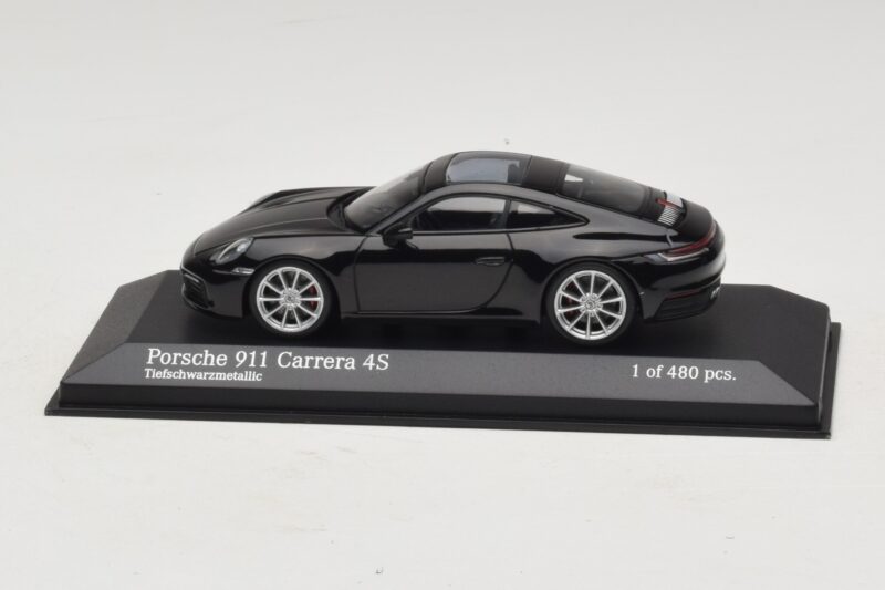 Porsche 911 992 Carrera 4S Juoda Metalik Minichamps 1:43 410069320 Metalas