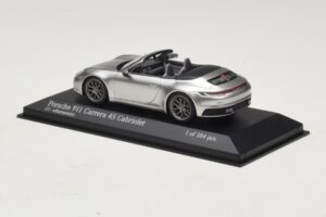 Porsche 911 992 Carrera 4S Kabrioletas Sidabrinis Minichamps 1:43 410069330 Metalas - nuotrauka 3 iš 5