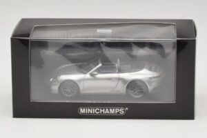 Porsche 911 992 Carrera 4S Kabrioletas Sidabrinis Minichamps 1:43 410069330 Metalas - nuotrauka 5 iš 5