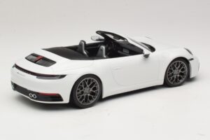 Porsche 911 992 Carrera 4S Kabrioletas Baltas Minichamps 1:18 155067330 Metalas - nuotrauka 2 iš 6