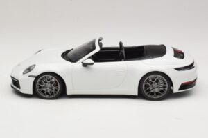 Porsche 911 992 Carrera 4S Kabrioletas Baltas Minichamps 1:18 155067330 Metalas - nuotrauka 3 iš 6