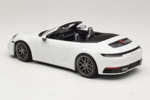 Porsche 911 992 Carrera 4S Kabrioletas Baltas Minichamps 1:18 155067330 Metalas - nuotrauka 5 iš 6