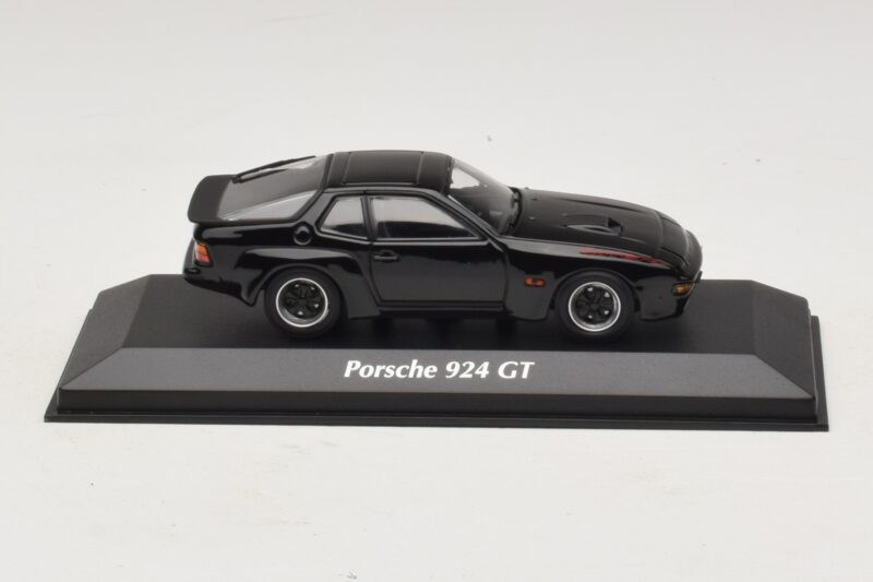 Porsche 924 GT Juodas Maxichamps 1:43 940066124 Metalas