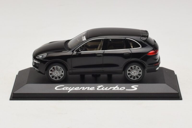 Porsche Cayenne 958 Turbo S Juodas Minichamps 1:43 Porsche Cayenne 958 Turbo S Juodas Minichamps 1:43 WAP0200220E Metalas