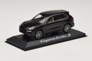 Porsche Cayenne 958 Turbo S Juodas Minichamps 1:43 WAP0200220E Metalas - nuotrauka 2 iš 5