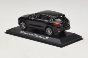 Porsche Cayenne 958 Turbo S Juodas Minichamps 1:43 WAP0200220E Metalas - nuotrauka 3 iš 5