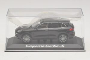 Porsche Cayenne 958 Turbo S Juodas Minichamps 1:43 WAP0200220E Metalas - nuotrauka 4 iš 5