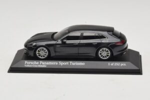 Porsche Panamera 971 4 E-Hybrid Sport Turismo Pilkas Minichamps 1:43 Porsche Panamera 971 4 E-Hybrid Sport Turismo Pilkas Minichamps 1:43 410066112 Metalas
