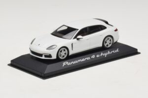 Porsche Panamera 971 4 E-Hybrid Baltas Minichamps 1:43 WAP0207620H Metalas - nuotrauka 2 iš 5