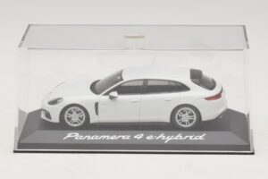 Porsche Panamera 971 4 E-Hybrid Baltas Minichamps 1:43 WAP0207620H Metalas - nuotrauka 4 iš 5