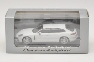 Porsche Panamera 971 4 E-Hybrid Baltas Minichamps 1:43 WAP0207620H Metalas - nuotrauka 5 iš 5