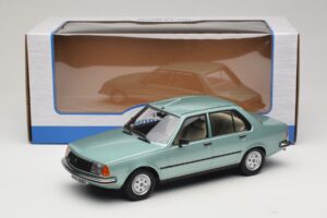 Renault 18 Šviesiai Žalia MCG 1:18 MCG18596 Metalas - nuotrauka 6 iš 6