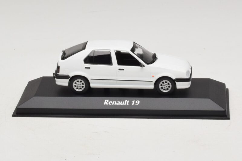 Renault 19 Baltas Maxichamps 1:43 Renault 19 Baltas Maxichamps 1:43 940113700 Metalas