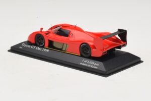 Toyota GT-One TS020 Street Raudonas Minichamps 1:43 433991603 Metalas - nuotrauka 3 iš 5