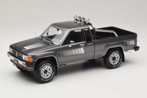 Toyota Hilux N50 Xtra Cab 4x4 Pilkas Metalik KK-Scale 1:18 KKDC181563 Metalas