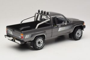 Toyota Hilux N50 Xtra Cab 4x4 Pilkas Metalik KK-Scale 1:18 KKDC181563 Metalas - nuotrauka 2 iš 6