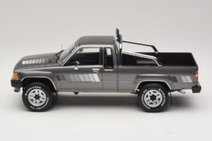 Toyota Hilux N50 Xtra Cab 4x4 Pilkas Metalik KK-Scale 1:18 KKDC181563 Metalas - nuotrauka 3 iš 6