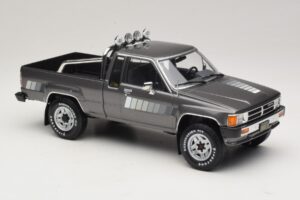 Toyota Hilux N50 Xtra Cab 4x4 Pilkas Metalik KK-Scale 1:18 KKDC181563 Metalas - nuotrauka 4 iš 6