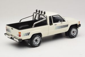 Toyota Hilux N50 Xtra Cab 4x4 Baltas KK-Scale 1:18 KKDC181564 Metalas - nuotrauka 2 iš 6