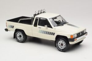 Toyota Hilux N50 Xtra Cab 4x4 Baltas KK-Scale 1:18 KKDC181564 Metalas - nuotrauka 4 iš 6