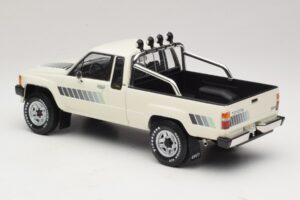 Toyota Hilux N50 Xtra Cab 4x4 Baltas KK-Scale 1:18 KKDC181564 Metalas - nuotrauka 5 iš 6