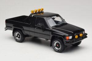 Toyota Hilux N60 SR5 Back to the Future II Blizgus Juodas Otto 1:18 OT481 Derva - nuotrauka 4 iš 6