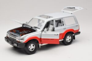 Toyota Land Cruiser J80 Sidabrinė Raudona Road Legends 1:18 92098 Metalas - nuotrauka 2 iš 8