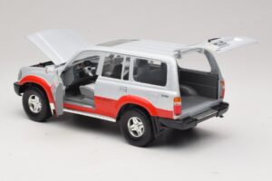 Toyota Land Cruiser J80 Sidabrinė Raudona Road Legends 1:18 92098 Metalas - nuotrauka 5 iš 8