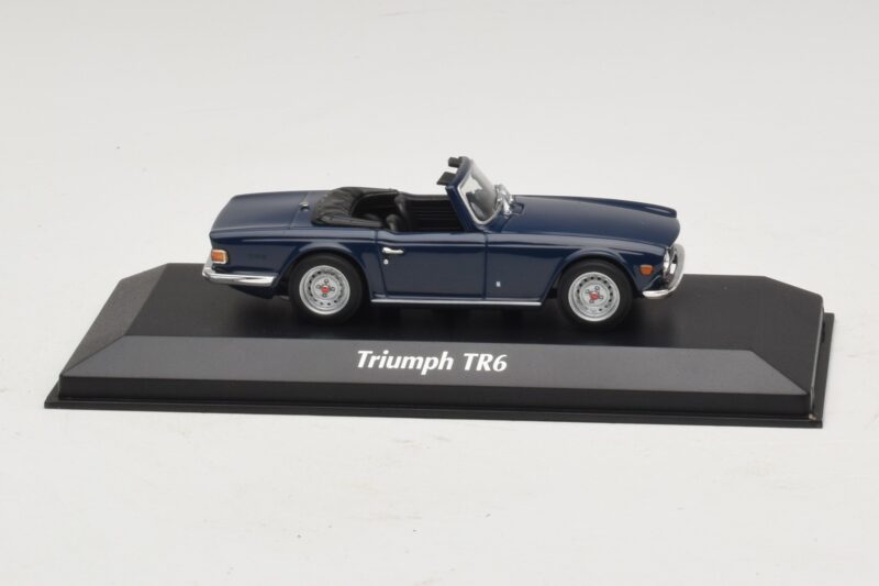 Triumph TR6 Tamsiai Mėlyna Maxichamps 1:43 940132570 Metalas