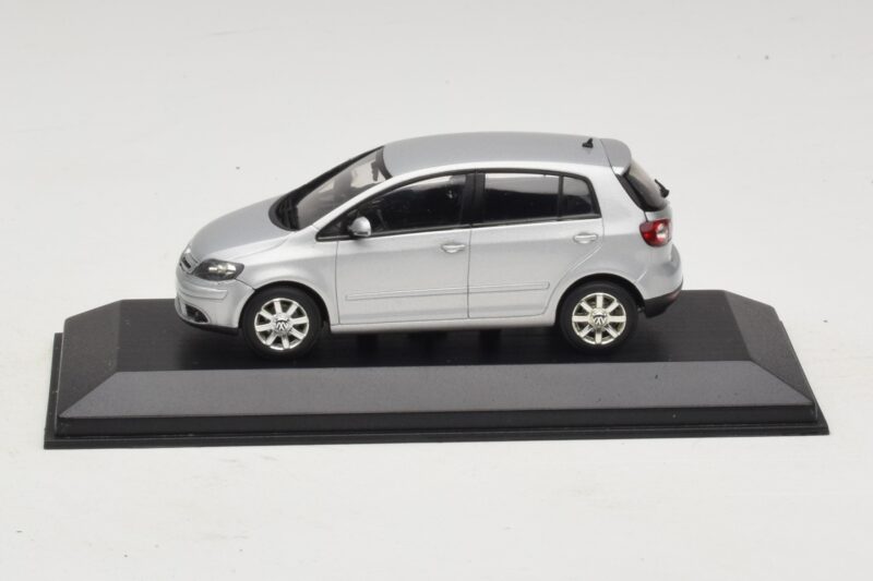 Volkswagen Golf Plus Mk5 Sidabrinis Pakaitinė Dėžė Minichamps 1:43 400054370-R1 Metalas