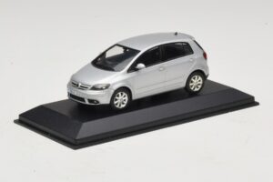 Volkswagen Golf Plus Mk5 Sidabrinis Pakaitinė Dėžė Minichamps 1:43 400054370-R1 Metalas - nuotrauka 2 iš 5