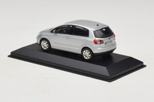 Volkswagen Golf Plus Mk5 Sidabrinis Pakaitinė Dėžė Minichamps 1:43 400054370-R1 Metalas - nuotrauka 3 iš 5