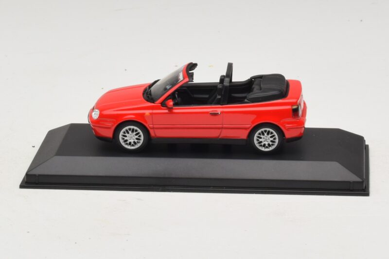 Volkswagen Golf Mk4 Kabrioletas Raudonas Atstovo Leidimas Minichamps 1:43 GOLF006 Metalas