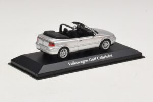 Volkswagen Golf Mk4 Kabrioletas Sidabrinis Maxichamps 1:43 940058331 Metalas - nuotrauka 2 iš 5