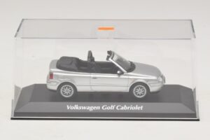 Volkswagen Golf Mk4 Kabrioletas Sidabrinis Maxichamps 1:43 940058331 Metalas - nuotrauka 4 iš 5