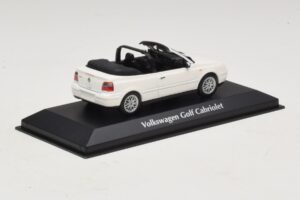 Volkswagen Golf Mk4 Kabrioletas Baltas Maxichamps 1:43 940058330 Metalas - nuotrauka 2 iš 5