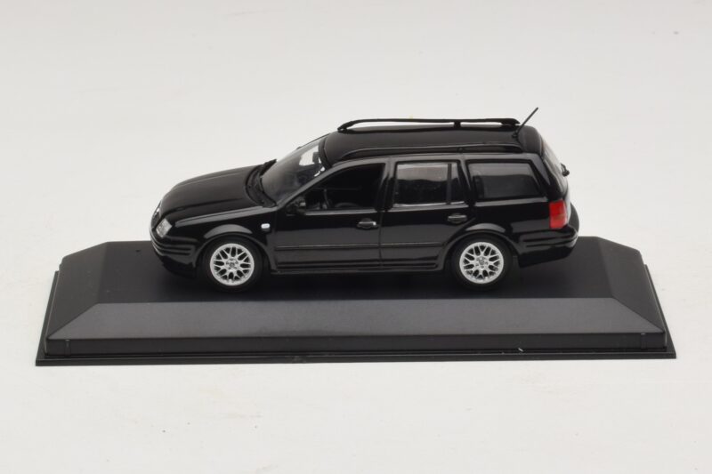 Volkswagen Golf Mk4 Variant Sport Highline BBS Edition Juodas Minichamps 1:43 Volkswagen Golf Mk4 Variant Sport Highline BBS Edition Juodas Minichamps 1:43 GOLF008 Metalas