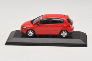 Volkswagen Golf Plus Mk5 Tornado Red Pakaitinė Dėžė Minichamps 1:43 821911110-R1 Metalas