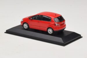 Volkswagen Golf Plus Mk5 Tornado Red Pakaitinė Dėžė Minichamps 1:43 821911110-R1 Metalas - nuotrauka 3 iš 5