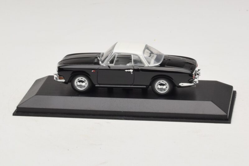 Volkswagen Karmann Ghia Juodas su baltu stogu Minichamps 1:43 430050224 Metalas