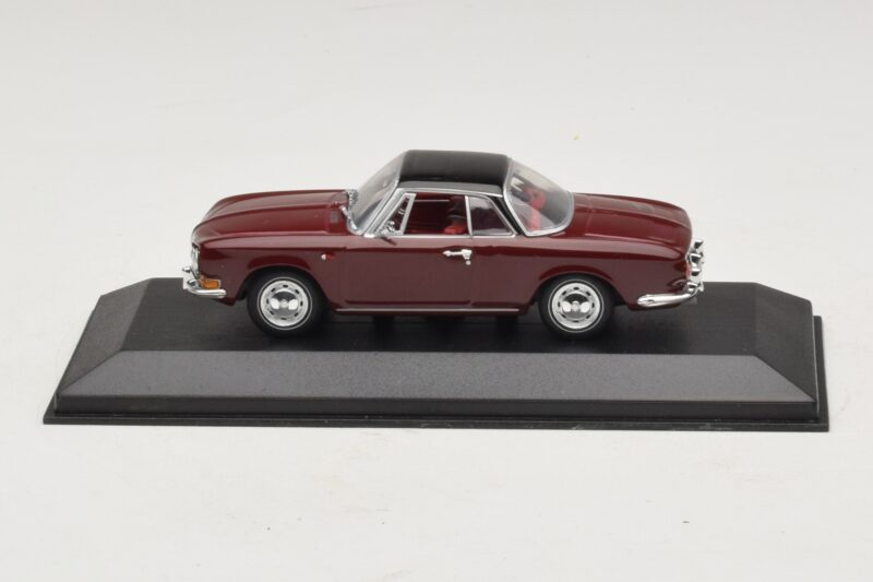 Volkswagen Karmann Ghia Raudonas Su Juodu Stogu Minichamps 1:43 GHIA002 Metalas