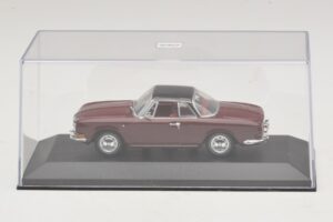 Volkswagen Karmann Ghia Raudonas Su Juodu Stogu Minichamps 1:43 GHIA002 Metalas - nuotrauka 4 iš 5